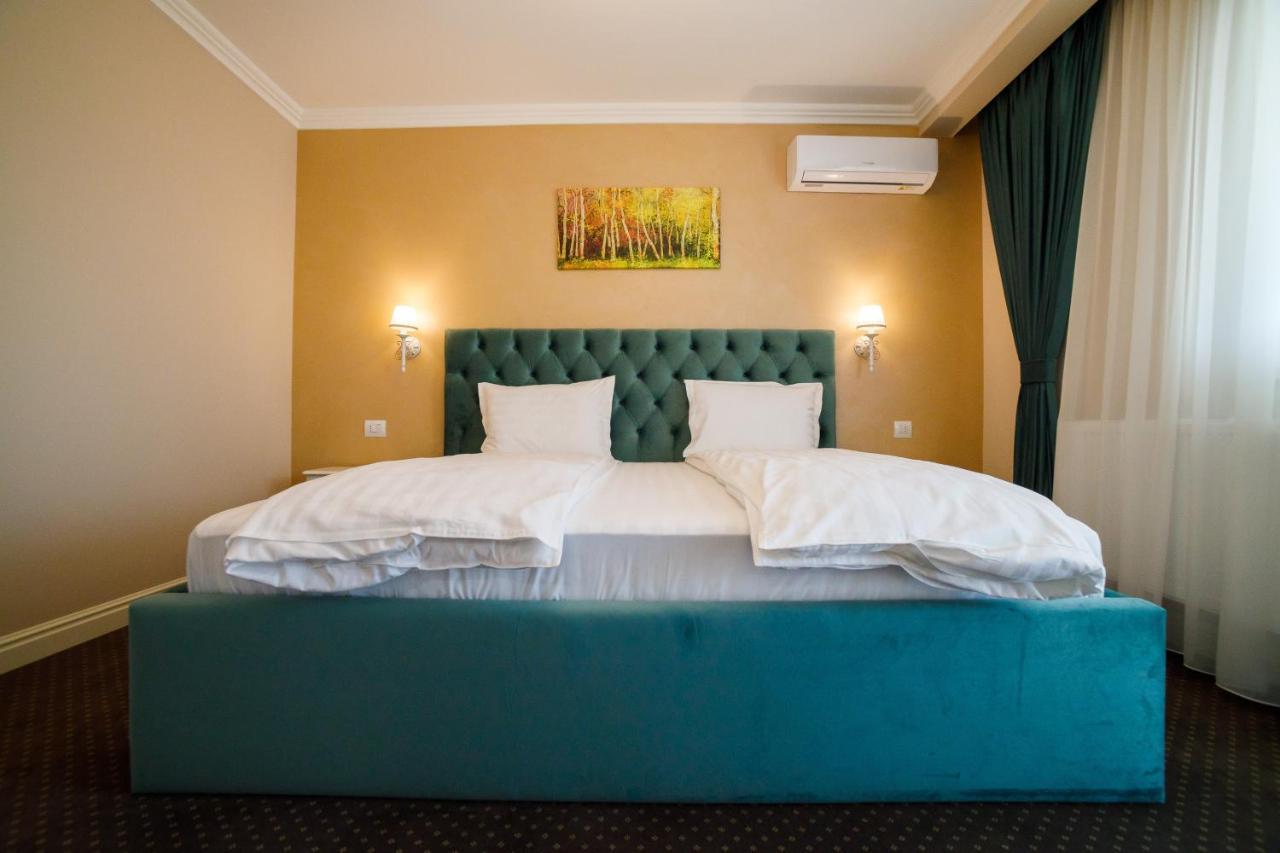 Pensiunea Casa Sturza Bacau Ngoại thất bức ảnh