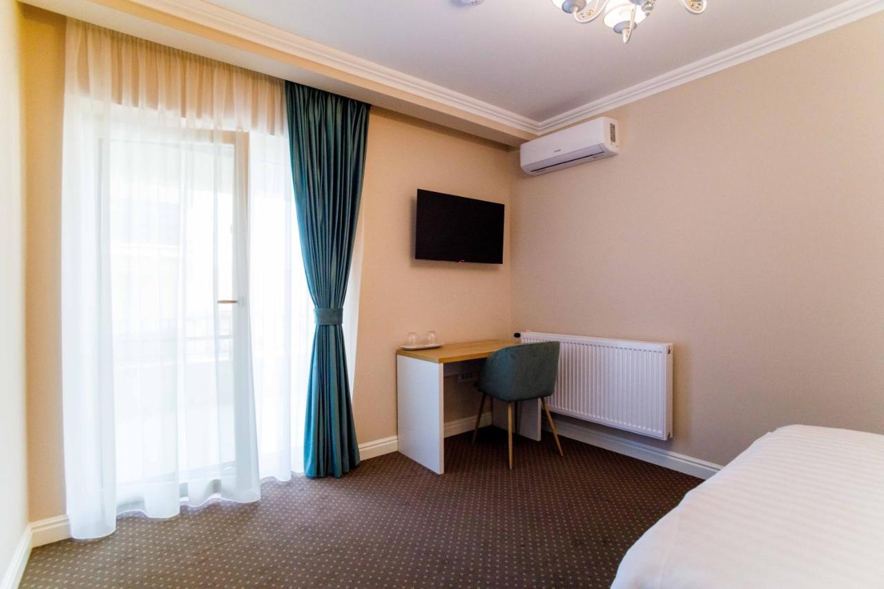 Pensiunea Casa Sturza Bacau Ngoại thất bức ảnh